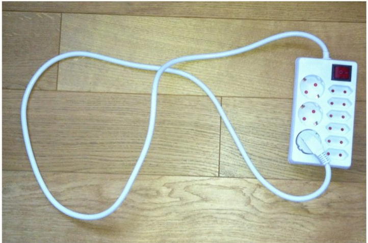 ASUS ROG Phone Charges When Plugged Into Itself ASUS ROG Phone Charges When Plugged Into Itself