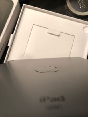 Customer Reportedly Receives Fake 2018 iPad Pro Model From Amazon That Was Accompanied by a 4.5 Star Customer Review Customer Reportedly Receives Fake 2018 iPad Pro Model From Amazon That Was Accompanied by a 4.5 Star Customer Review