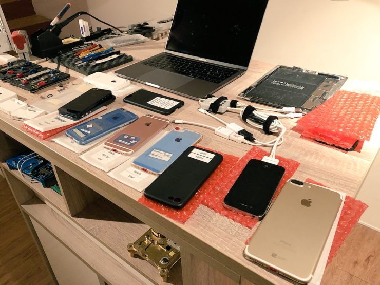 Apple, A $20,000 iPhone XR And Jailbreaking – Apple’s Secret Code Leaks?