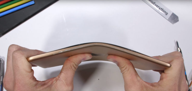 iPad mini 5 Bent Test Reveals the Latest Tablet Is Slightly More Durable Than the 2018 iPad Pro iPad mini 5 Bent Test Reveals the Latest Tablet Is Slightly More Durable Than the 2018 iPad Pro